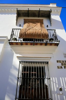 Sanlucar de Barrameda, Cadiz, İspanya - 2 Ekim 2023: Sanlucar de Barrameda La Paz Meydanı 'ndaki El Cabildillo' nun Güzel Cephesi