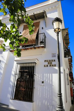 Sanlucar de Barrameda, Cadiz, İspanya - 2 Ekim 2023: Sanlucar de Barrameda La Paz Meydanı 'ndaki El Cabildillo' nun Güzel Cephesi