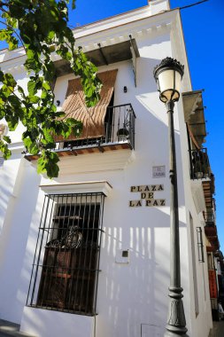 Sanlucar de Barrameda, Cadiz, İspanya - 2 Ekim 2023: Sanlucar de Barrameda La Paz Meydanı 'ndaki El Cabildillo' nun Güzel Cephesi