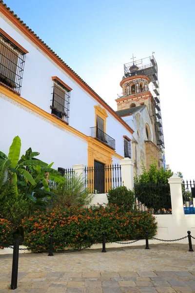 Sanlucar de Barrameda, Cadiz, İspanya - 21 Ekim 2023: Sanlucar de Barrameda kasabasındaki Ana Kilisemizin Hanımı