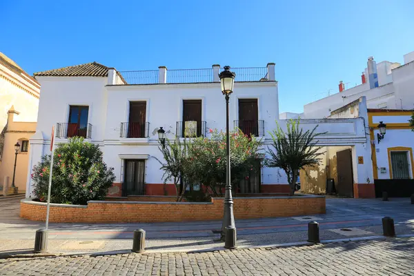 Sanlucar de Barrameda, Cadiz, İspanya - 2 Ekim 2023: Sanlucar de Barrameda 'da ünlü Plaza de la Paz