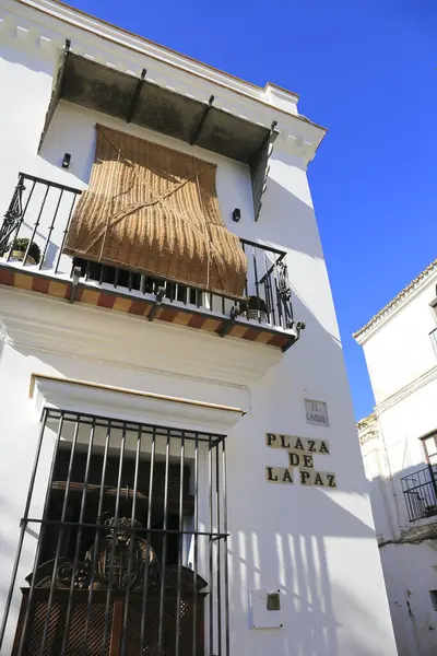 Sanlucar de Barrameda, Cadiz, İspanya - 2 Ekim 2023: Sanlucar de Barrameda La Paz Meydanı 'ndaki El Cabildillo' nun Güzel Cephesi