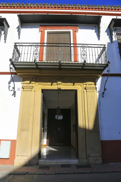 Sanlucar de Barrameda, Cadiz, İspanya - 2 Ekim 2023: Sanlucar de Barrameda, İspanya 'da güzel evler