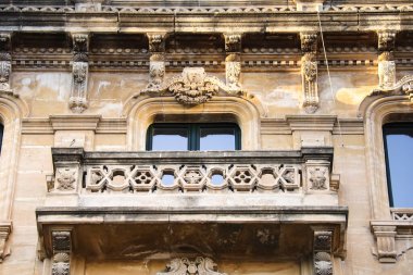 Alcoy şehrinin merkezindeki güzel modernist ev cephesi