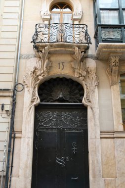 Alcoy, Alicante, İspanya - 17 Şubat 2024: Alcoy şehrinin merkezinde Casa del Pavo adlı güzel modernist stil evi