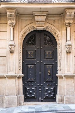 Alcoy, Alicante, İspanya - 17 Şubat 2024: Alcoy şehrinin merkezindeki Güzel Modernist stil Evi