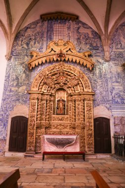 Olivenza, Badajoz, İspanya - 23 Ekim 2024: Olivenza kasabasındaki Aziz Mary Magdalene Kilisesi, Badajoz, İspanya