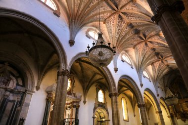 Elvas, Portekiz- 23 Ekim 2023: Elvas 'taki Meryem Ana Varsayım Kilisesi' nin iç mimari detayları