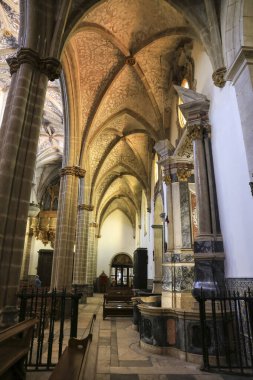 Elvas, Portekiz- 23 Ekim 2023: Elvas 'taki Meryem Ana Varsayım Kilisesi' nin iç mimari detayları