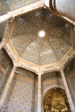 Elvas, Portekiz- 23 Ekim 2023: Dominicas Kilisesi 'nin iç mimari detayları