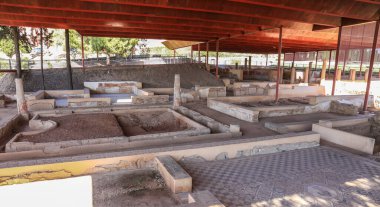 Merida, Extremadura, İspanya - 23 Ekim 2023: The Mithraeum House, İspanya 'nın Merida şehrinin duvarlarının dışında bir Roma evi.