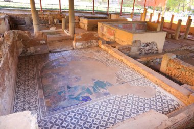 Merida, Extremadura, İspanya - 23 Ekim 2023: The Mithraeum House, İspanya 'nın Merida şehrinin duvarlarının dışında bir Roma evi.