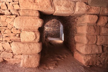 Merida, Extremadura, İspanya... 23 Ekim 2023: Merida şehrinde muazzam Roma amfitiyatrosu kaldı.