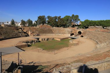 Merida, Extremadura, İspanya... 23 Ekim 2023: Merida şehrinde muazzam Roma amfitiyatrosu kaldı.