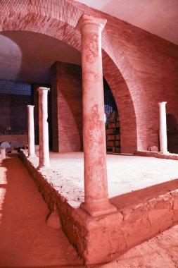 Merida, Extremadura, İspanya - 23 Ekim 2023: Merida kentindeki Ulusal Roma Sanat Müzesinde arkeolojik kalıntılar