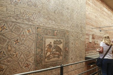 Merida, Extremadura, İspanya - 23 Ekim 2023: Merida kentindeki Ulusal Roma Sanat Müzesinde Mozaikler sergilendi