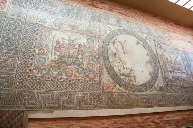 Merida, Extremadura, İspanya - 23 Ekim 2023: Merida kentindeki Ulusal Roma Sanat Müzesinde Mozaikler sergilendi