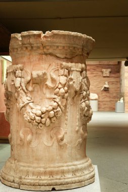 Merida, Extremadura, İspanya - 23 Ekim 2023: Merida kentindeki Ulusal Roma Sanat Müzesinde arkeolojik kalıntılar