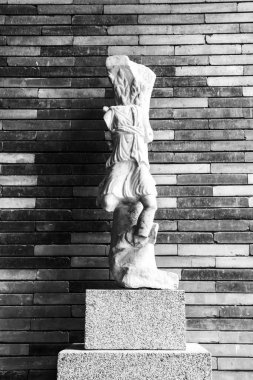 Merida, Extremadura, İspanya - 23 Ekim 2023: Roma Ulusal Merida Sanat Müzesi 'nde heykeller ve arkeolojik kalıntılar sergilendi