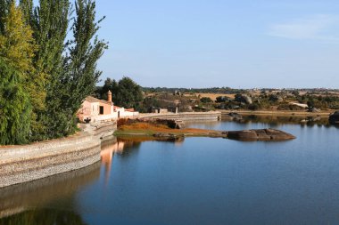 Malpartida de Caceres, Caceres, İspanya - 23 Ekim 2023: Los Barruecos Doğal Anıtı 'ndaki Vostell Müzesi