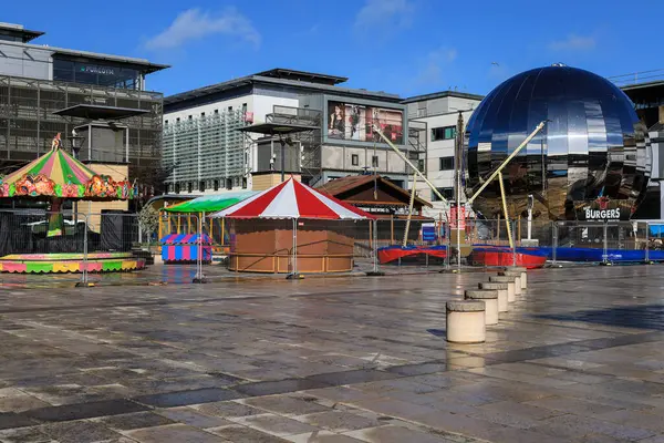 英国布里斯托尔 2024年3月28日 位于布里斯托尔市中心的现代千年广场 Modern Millennium Square 古董店 — 图库照片