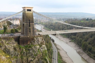 Bristol, İngiltere - 30 Mart 2024 Bristol şehrinde öğleden sonra Clifton Askı Köprüsü