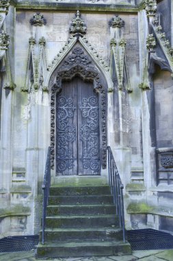 Bristol, İngiltere - 29 Mart 2024: Bristol 'deki St. Mary Redcliffe Kilisesi Girişi