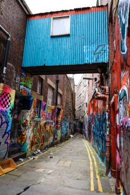 Bristol, İngiltere - 30 Mart 2024 Bristol şehrinde Leonard Lane adında ünlü bir sokak.