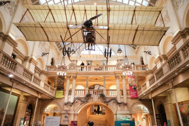 Bristol, İngiltere - 30 Mart 2024 Bristol Müzesi ve Sanat Galerisi
