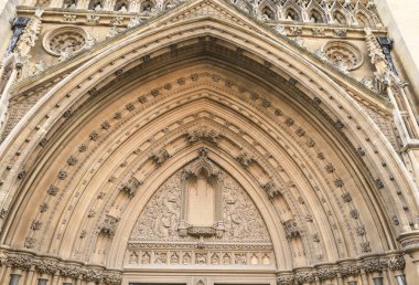 Bristol, İngiltere - 29 Mart 2024 Bristol Katedrali 'nin girişinin taş detayları