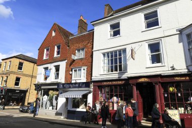 Salisbury, İngiltere... 29 Mart 2024 Salisbury City, Wiltshire 'ın güzel tarihi evleri ve sokakları. İngiltere