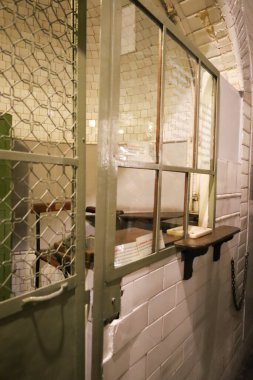 Madrid, İspanya... 8 Nisan 2023 'te Madrid' de açılan ilk metro istasyonu Chamberi Hayalet İstasyonu 'nun bilet satış standı.