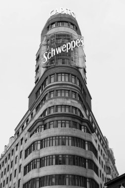 Madrid, İspanya - 8 Nisan 2024 Madrid şehir merkezindeki Gran Via caddesindeki Capitol Binası