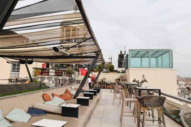 Madrid, İspanya - 8 Nisan 2024 Madrid 'deki Circulo de Bellas Sanat Binası' ndaki Azotea çatı kafesi