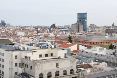 Madrid, İspanya - 8 Nisan 2024: Circulo de Bellas Artes binasının çatısından Madrid 'in panoramik manzarası