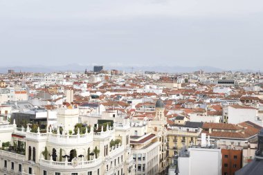 Madrid, İspanya - 8 Nisan 2024: Circulo de Bellas Artes binasının çatısından Madrid 'in panoramik manzarası