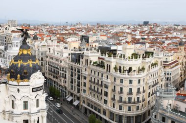 Madrid, İspanya - 8 Nisan 2024: Circulo de Bellas Artes binasının çatısından Madrid 'in panoramik manzarası