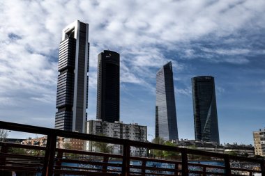 Madrid, İspanya - 8 Nisan 2024: Madrid 'deki Cuatro Torres iş alanı