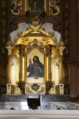 Benidorm, Alicante, İspanya... 9 Eylül 2024: San Jaime Sunağı ve eski Benidorm kasabasındaki Santa Ana Kilisesi