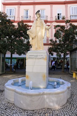 Cadiz, Endülüs, İspanya - 23 Ekim 2023: Antik Roma 'da bir İspanyol tarım uzmanı olan Lucio Moderato Columella' nın heykeli