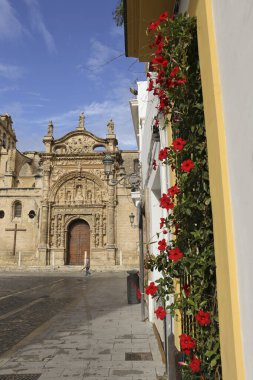 Puerto de Santa Maria, Cadiz, Endülüs, İspanya - 23 Ekim 2023: Güneşli bir günde Santa Maria Manastırı