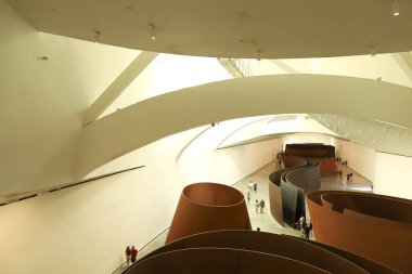 Bilbao, Bask Bölgesi, İspanya... 13 Ağustos 2023: Bilbao şehrindeki Guggenheim Müzesi 'nin mimari detayları