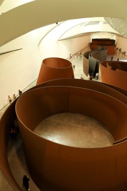 Bilbao, Bask Bölgesi, İspanya... 13 Ağustos 2023: Bilbao şehrindeki Guggenheim Müzesi 'nin mimari detayları