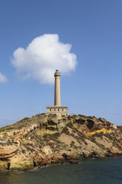 Güneşli bir bahar gününde Neoklasik Cabo de Palos deniz feneri