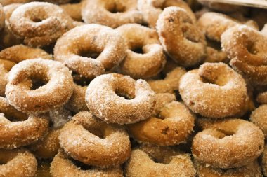 Murcia, İspanya 'daki bir pastanede geleneksel şekerlemeler.