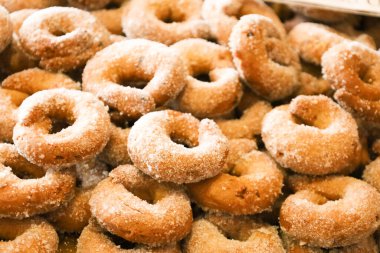 Murcia, İspanya 'daki bir pastanede geleneksel şekerlemeler.