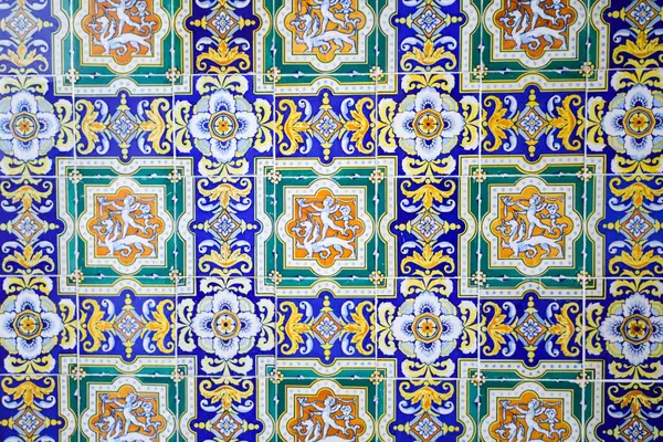 Madrid, İspanya 'da renkli ve geleneksel fayanslar