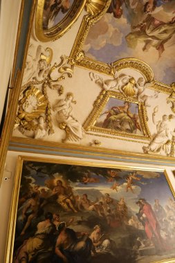 Aranjuez, Madrid, İspanya... 16 Ağustos 2024: Aranjuez Kraliyet Sarayı 'nın tavanının detayları