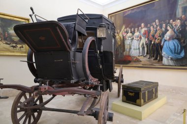 Aranjuez, Madrid, İspanya... 16 Ağustos 2024: Aranjuez Kraliyet Sarayı 'nda antika araba