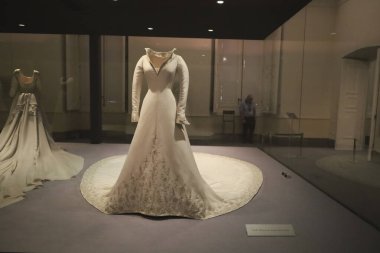 Aranjuez, Madrid, İspanya... 16 Ağustos 2024: Kraliçe Letizia 'nın gelinliği Aranjuez Kraliyet Sarayı' nda sergilendi.